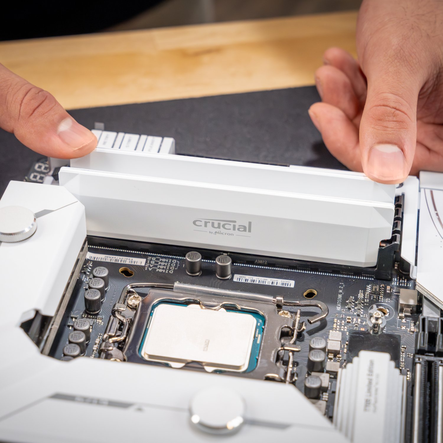 16GB Crucial Pro Overclocking 6400Mhz DDR5 Desktop Memory White - Image 5